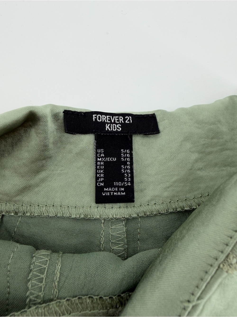 Forever 21 Kids Girls Size 5/6 Olive Green Satin Lace Trim Pleated Skirt - Picture 3 of 3